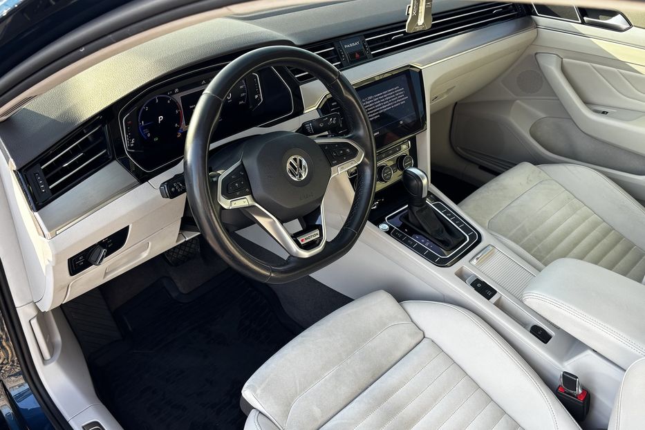 Продам Volkswagen Passat B8 240к.с 2020 года в Львове