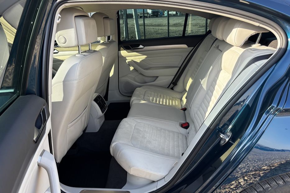 Продам Volkswagen Passat B8 240к.с 2020 года в Львове
