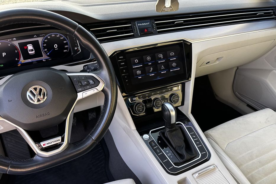 Продам Volkswagen Passat B8 240к.с 2020 года в Львове