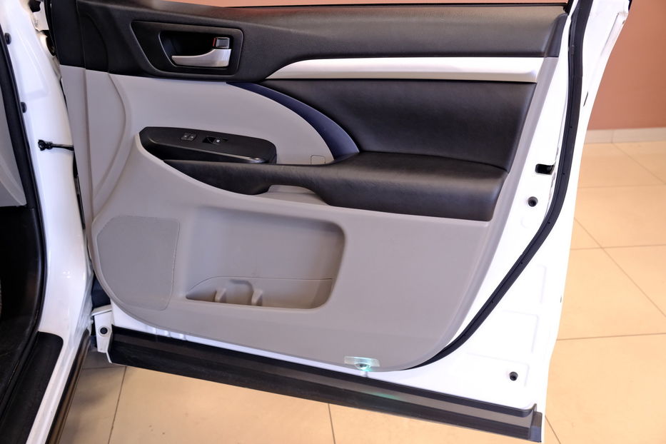 Продам Toyota Highlander 2017 года в Одессе