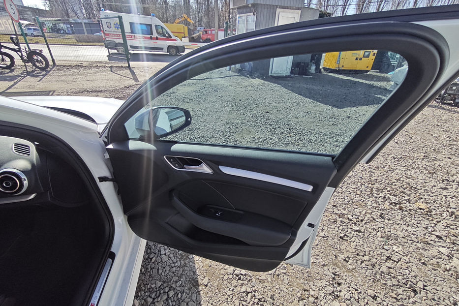 Продам Audi S3 2.0 TFSI S-Tronic 2015 года в Киеве