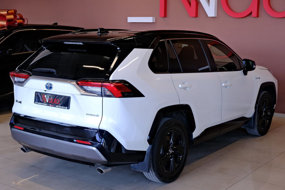 Продам Toyota Rav 4 Hybrid 2018 года в Одессе