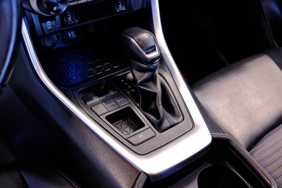 Продам Toyota Rav 4 Hybrid 2018 года в Одессе