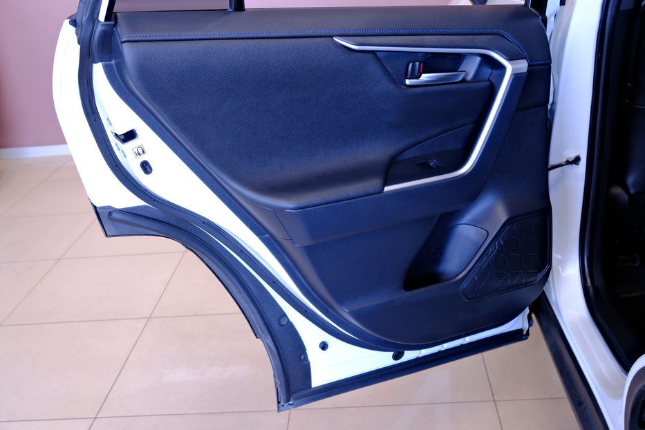 Продам Toyota Rav 4 Hybrid 2018 года в Одессе