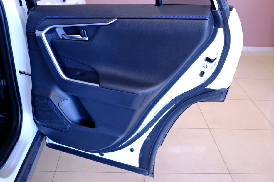 Продам Toyota Rav 4 Hybrid 2018 года в Одессе