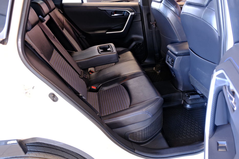 Продам Toyota Rav 4 Hybrid 2018 года в Одессе