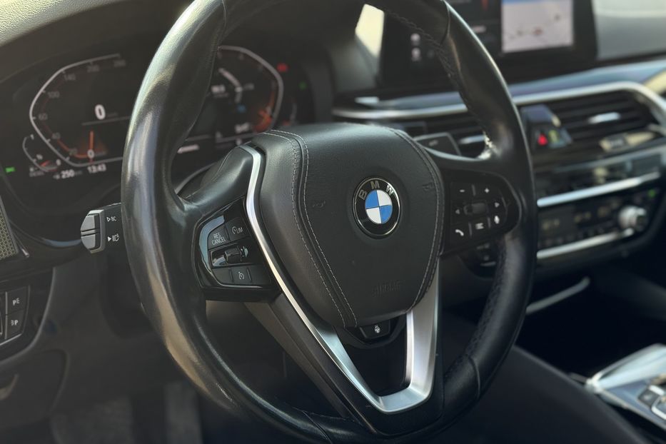 Продам BMW 520 G30 Sportline xDrive 2019 года в г. Умань, Черкасская область