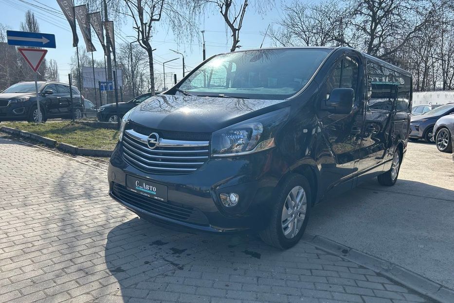 Продам Opel Vivaro пасс. 2017 года в Черновцах