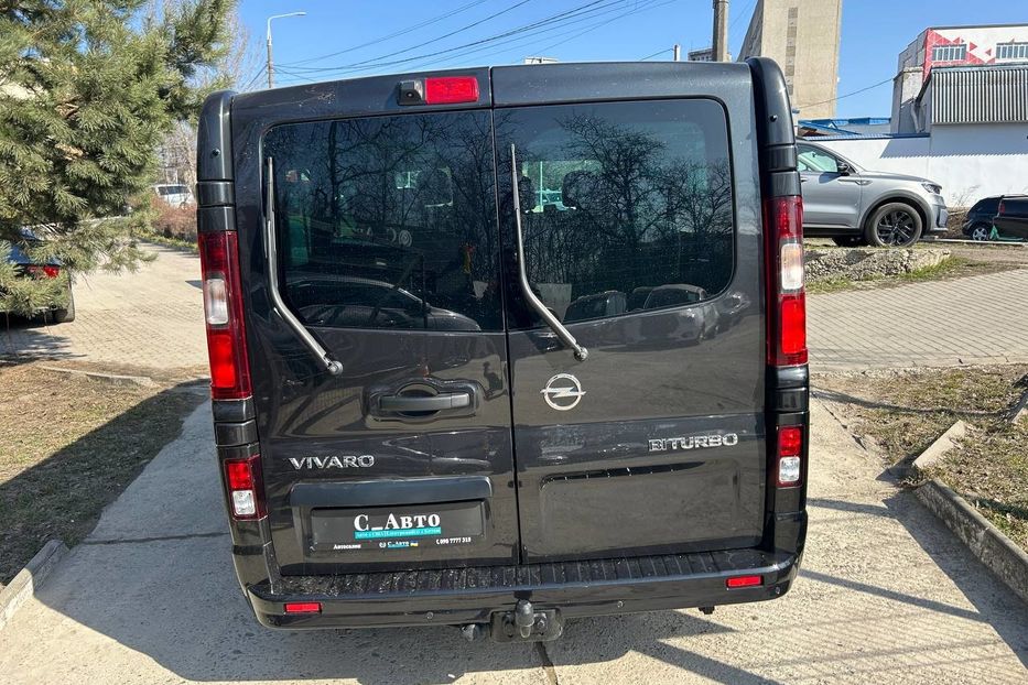 Продам Opel Vivaro пасс. 2017 года в Черновцах