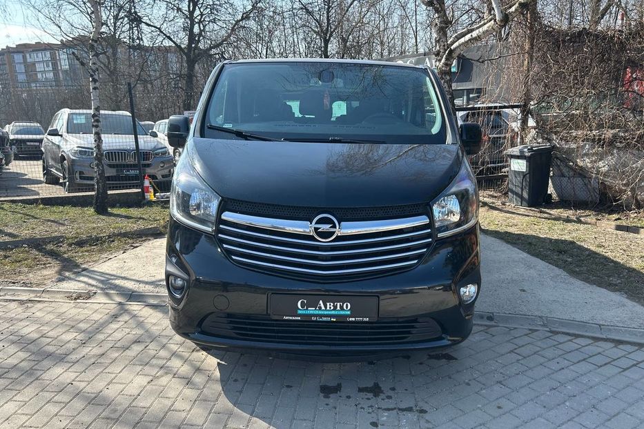 Продам Opel Vivaro пасс. 2017 года в Черновцах