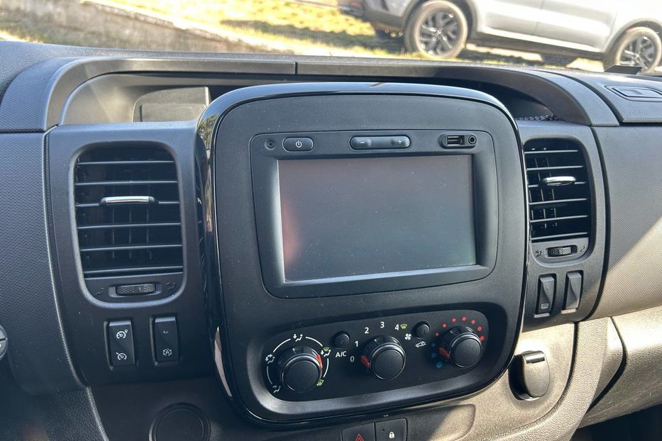 Продам Opel Vivaro пасс. 2017 года в Черновцах