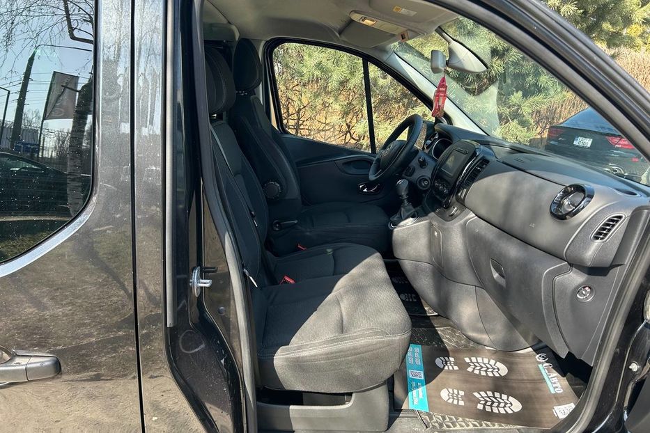 Продам Opel Vivaro пасс. 2017 года в Черновцах