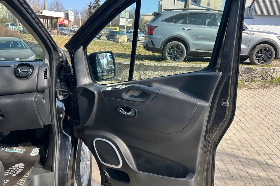 Продам Opel Vivaro пасс. 2017 года в Черновцах