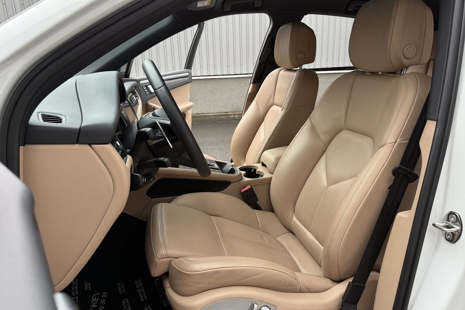 Продам Porsche Macan 2.0 PDK 2023 года в Киеве
