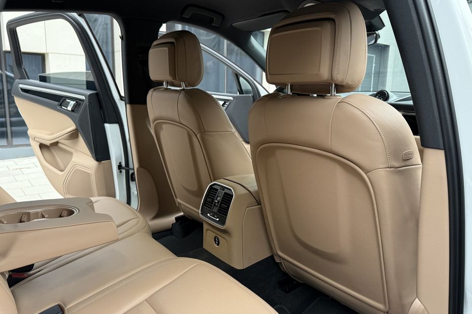 Продам Porsche Macan 2.0 PDK 2023 года в Киеве