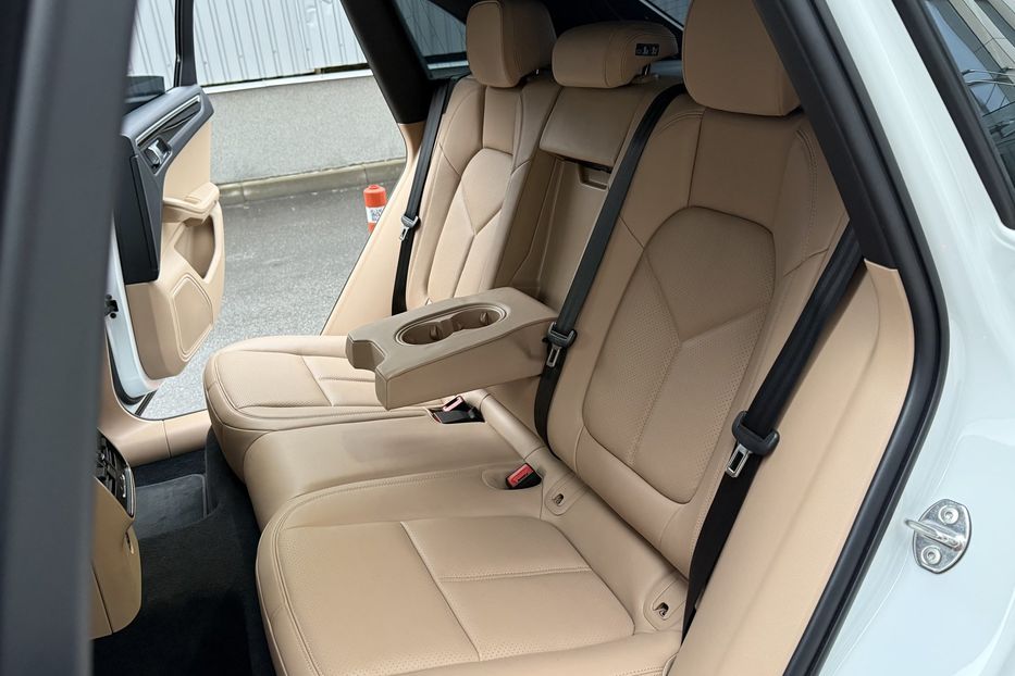 Продам Porsche Macan 2.0 PDK 2023 года в Киеве