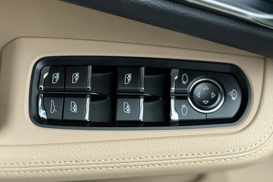 Продам Porsche Macan 2.0 PDK 2023 года в Киеве