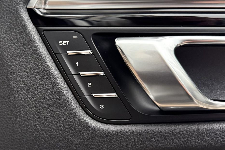 Продам Porsche Macan 2.0 PDK 2023 года в Киеве