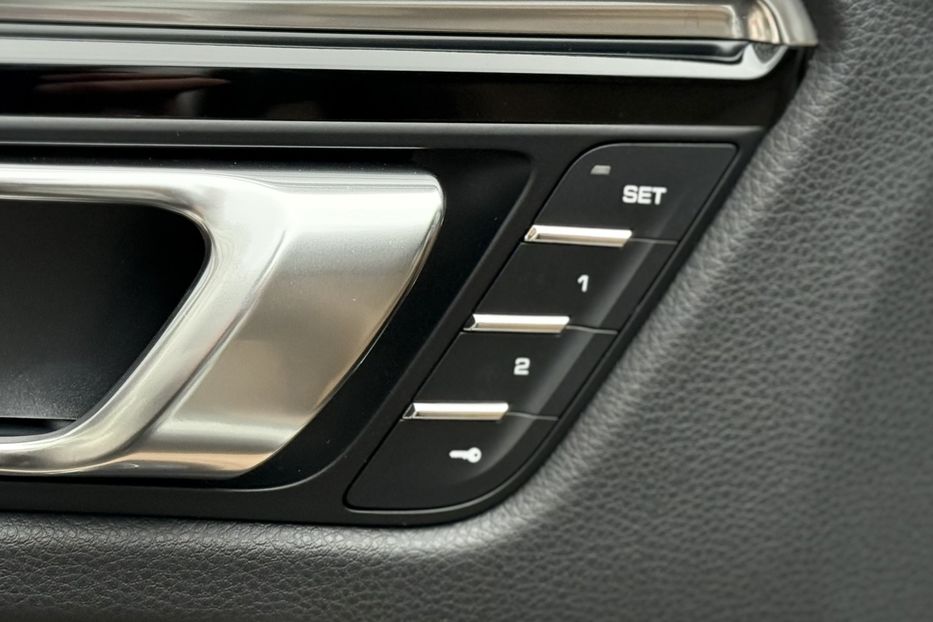 Продам Porsche Macan 2.0 PDK 2023 года в Киеве