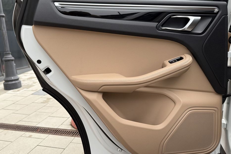 Продам Porsche Macan 2.0 PDK 2023 года в Киеве