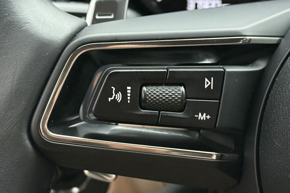 Продам Porsche Macan 2.0 PDK 2023 года в Киеве