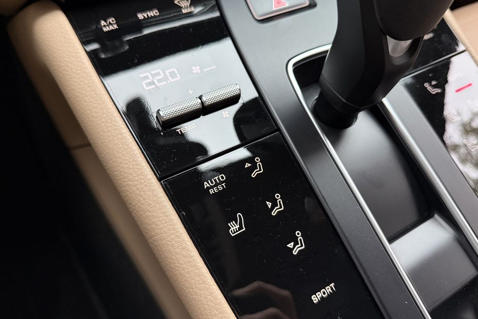 Продам Porsche Macan 2.0 PDK 2023 года в Киеве