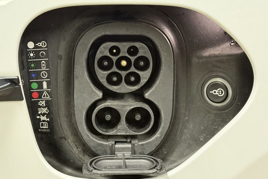 Продам Porsche Taycan Turbo 2021 года в Киеве