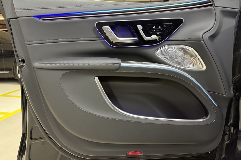 Продам Mercedes-Benz Maybach EQS SUV 680 Night Series 2024 года в Киеве