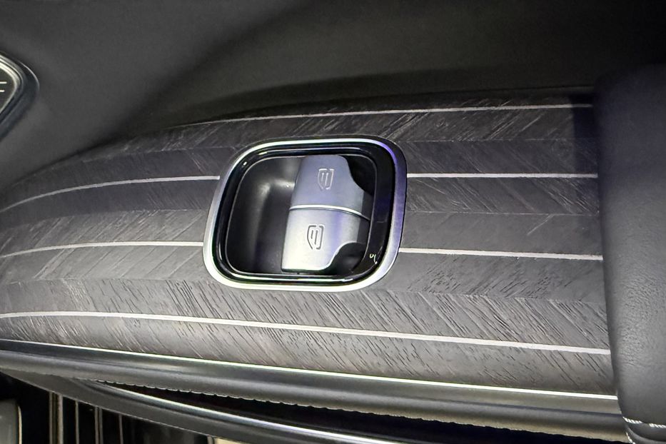 Продам Mercedes-Benz Maybach EQS SUV 680 Night Series 2024 года в Киеве