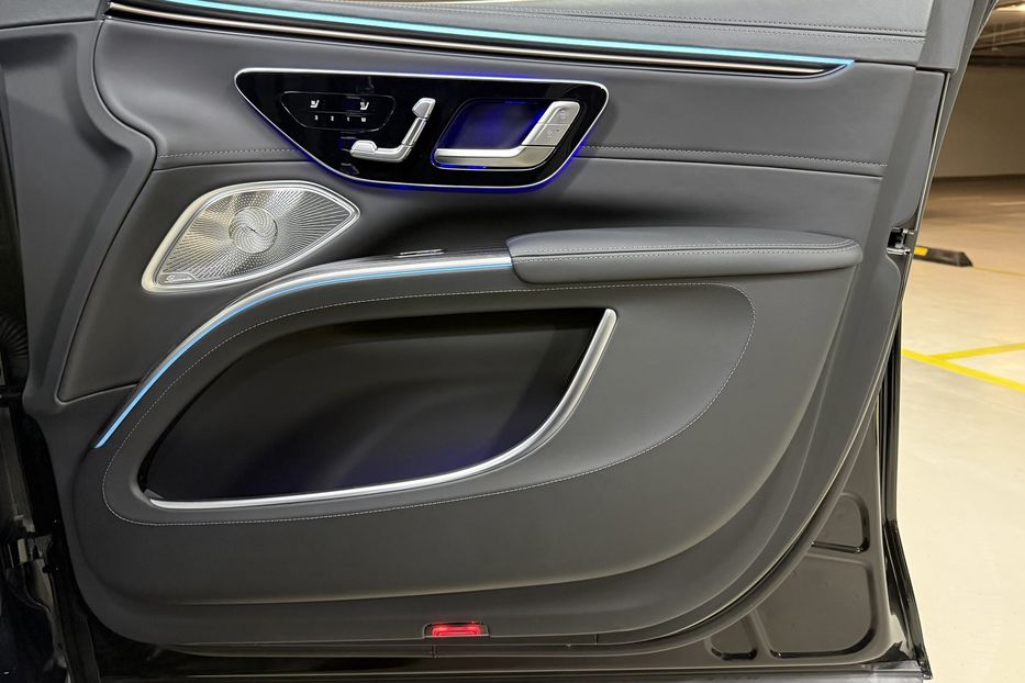 Продам Mercedes-Benz Maybach EQS SUV 680 Night Series 2024 года в Киеве