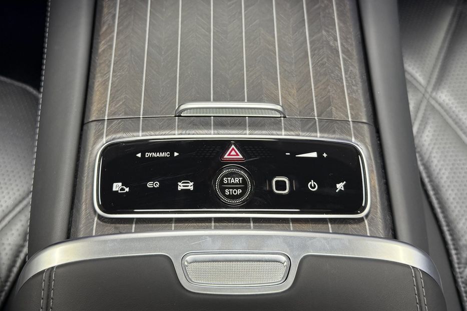 Продам Mercedes-Benz Maybach EQS SUV 680 Night Series 2024 года в Киеве