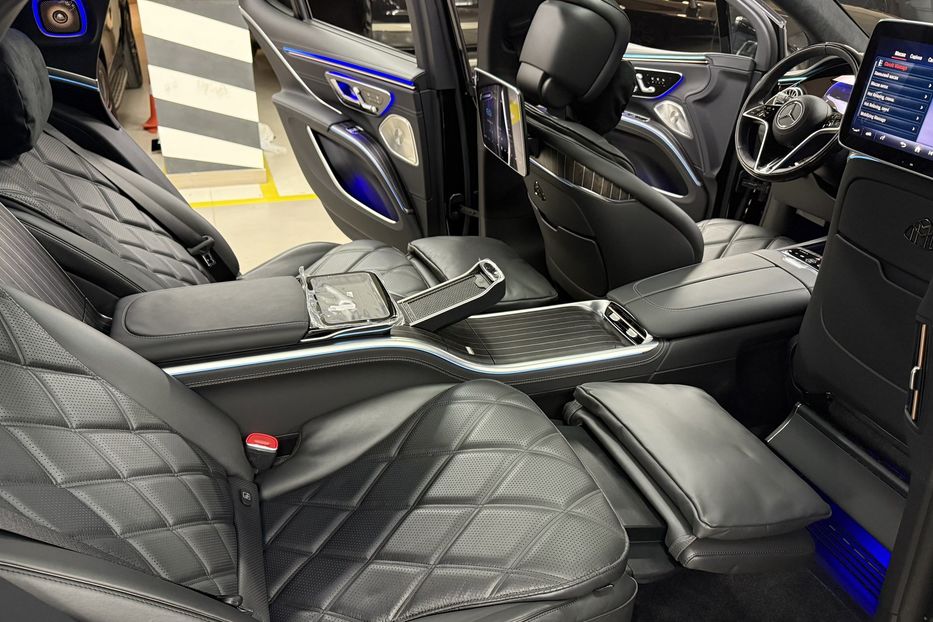 Продам Mercedes-Benz Maybach EQS SUV 680 Night Series 2024 года в Киеве