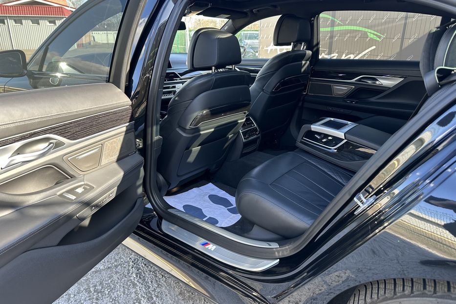 Продам BMW 750 Xdrive M-paket 2019 года в Киеве