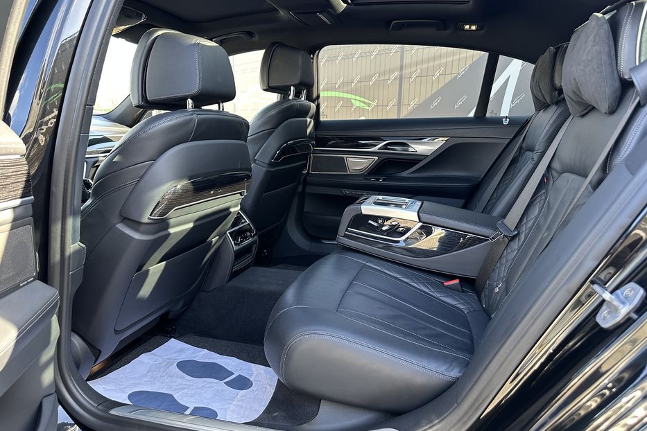 Продам BMW 750 Xdrive M-paket 2019 года в Киеве