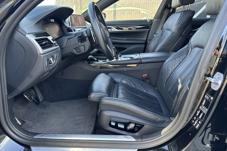 Продам BMW 750 Xdrive M-paket 2019 года в Киеве