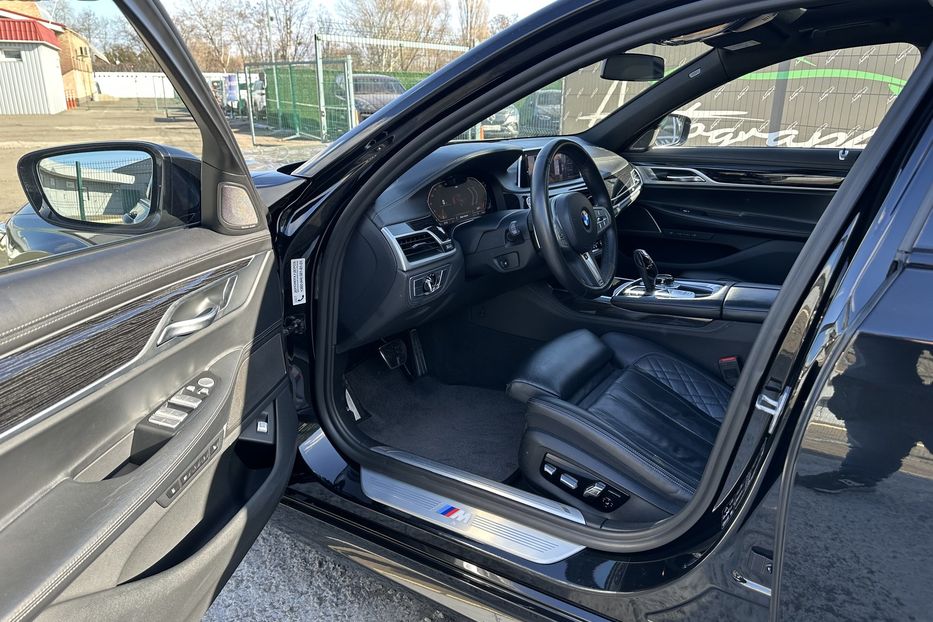 Продам BMW 750 Xdrive M-paket 2019 года в Киеве