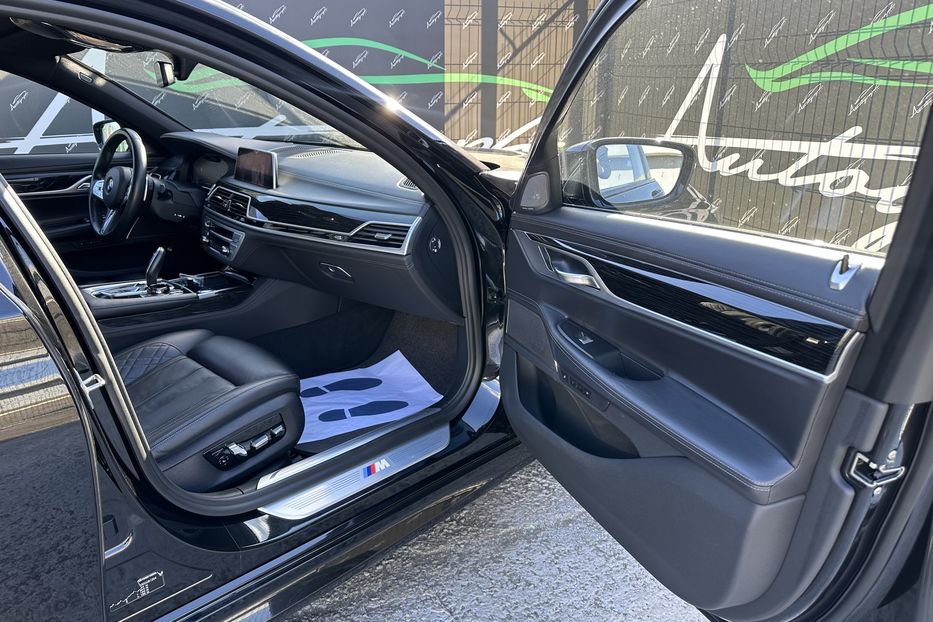 Продам BMW 750 Xdrive M-paket 2019 года в Киеве
