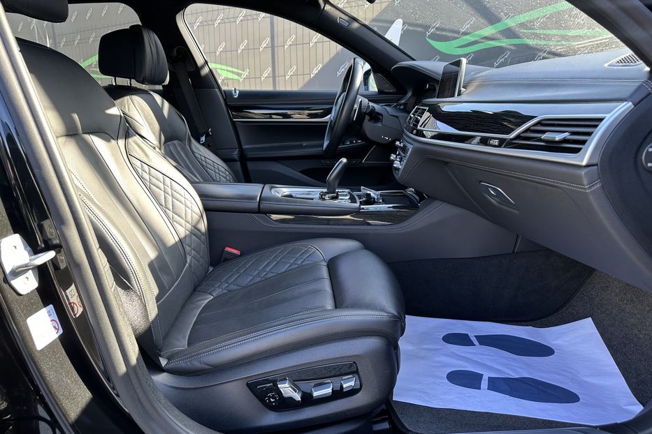 Продам BMW 750 Xdrive M-paket 2019 года в Киеве