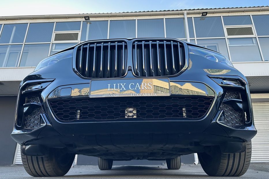 Продам BMW X7 M50i  2022 года в Киеве