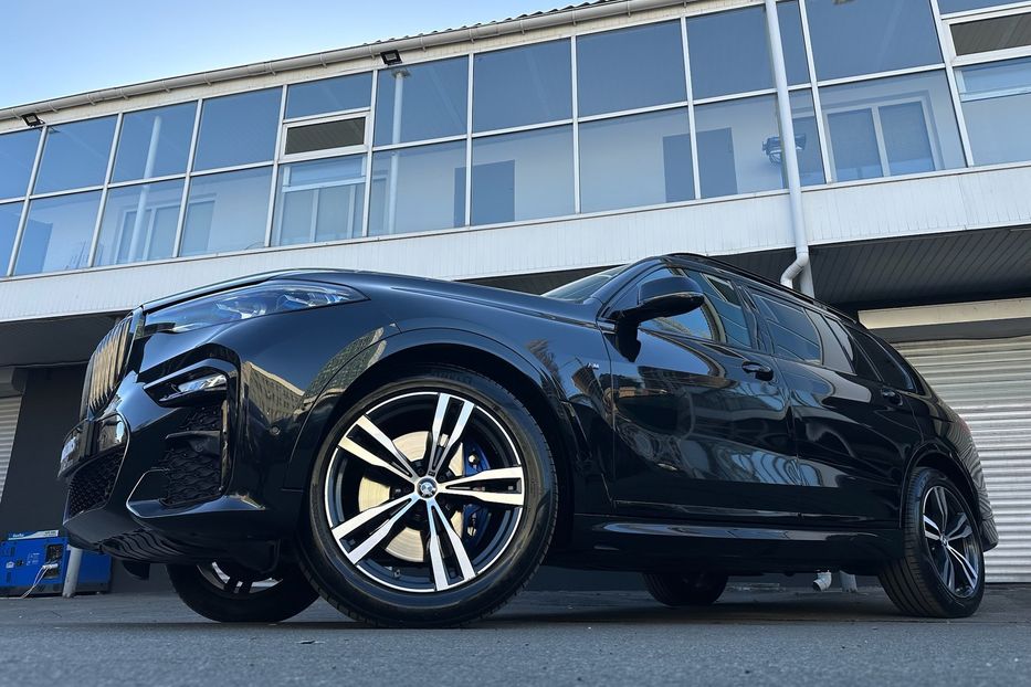 Продам BMW X7 M50i  2022 года в Киеве