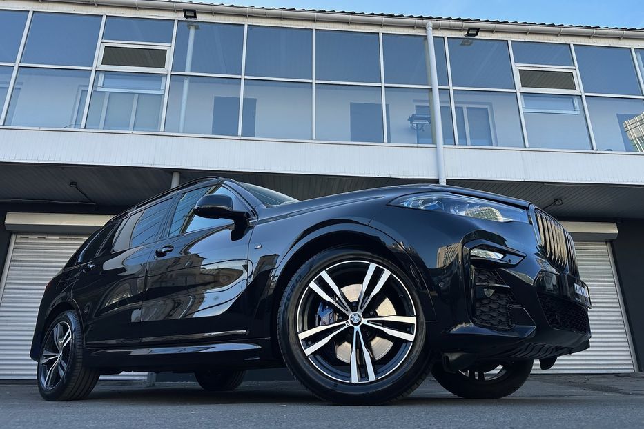 Продам BMW X7 M50i  2022 года в Киеве