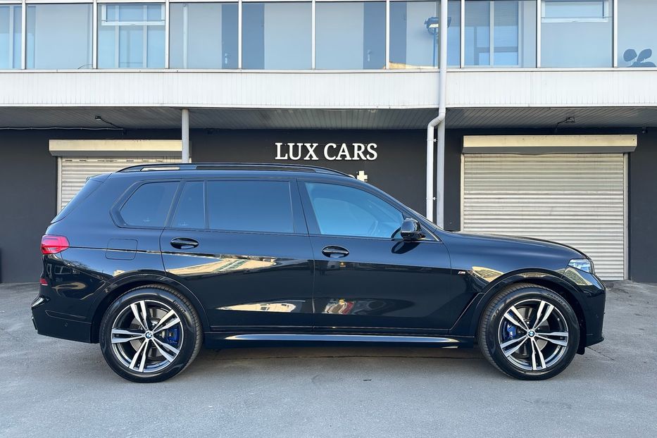 Продам BMW X7 M50i  2022 года в Киеве