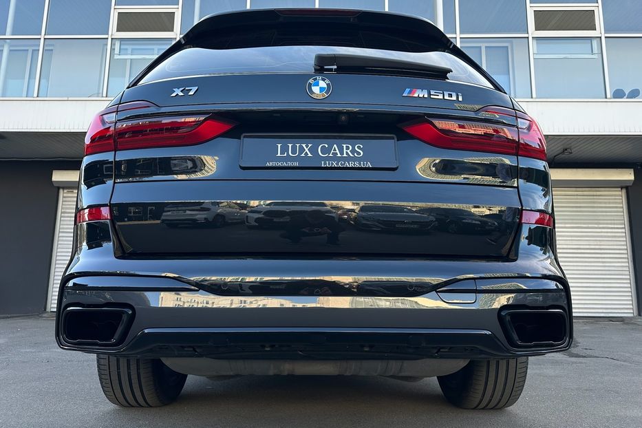 Продам BMW X7 M50i  2022 года в Киеве