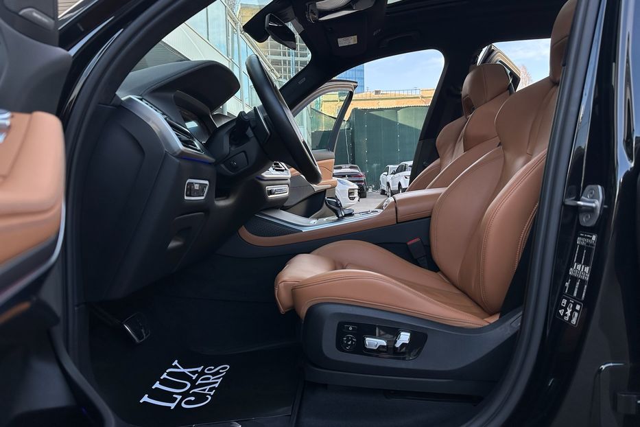 Продам BMW X7 M50i  2022 года в Киеве