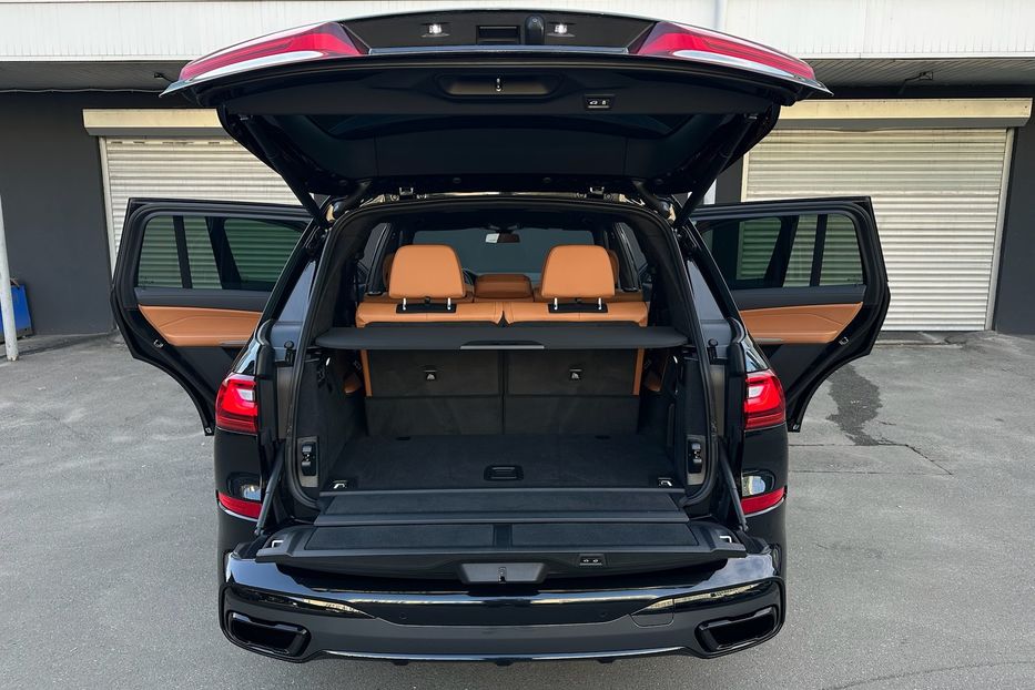 Продам BMW X7 M50i  2022 года в Киеве