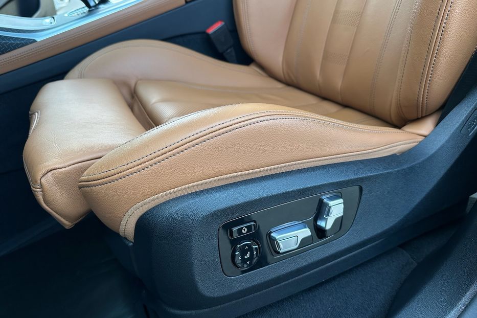 Продам BMW X7 M50i  2022 года в Киеве