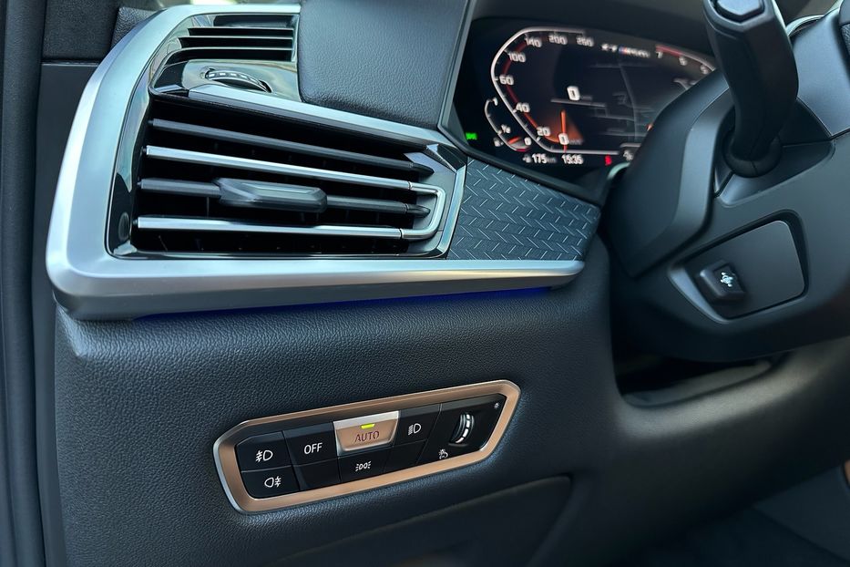 Продам BMW X7 M50i  2022 года в Киеве