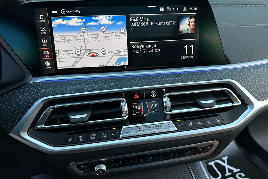 Продам BMW X7 M50i  2022 года в Киеве