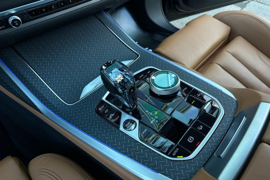 Продам BMW X7 M50i  2022 года в Киеве