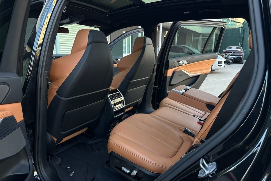 Продам BMW X7 M50i  2022 года в Киеве